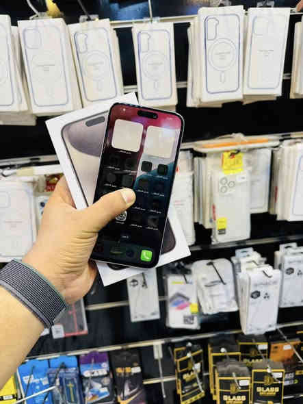 السلام عليكم للبيع 
iPhone 15 pro max 
ذاكره 256 
بطاريه 90‎%‎ 
لون ابيض نضافه 98‎%‎ الجهاز ماستر A/AA كله شغال الجهاز بيه اي خلل فقط مبدل شاشه اصليه تفصيخ اصليه كله شغال فيس ايدي انترنيت كامرات صوت كله شغال ملحقاته فقط كارتونه السعر قفل 775 الف مكاني بغداد مدينه الصدر رقمي ***********
