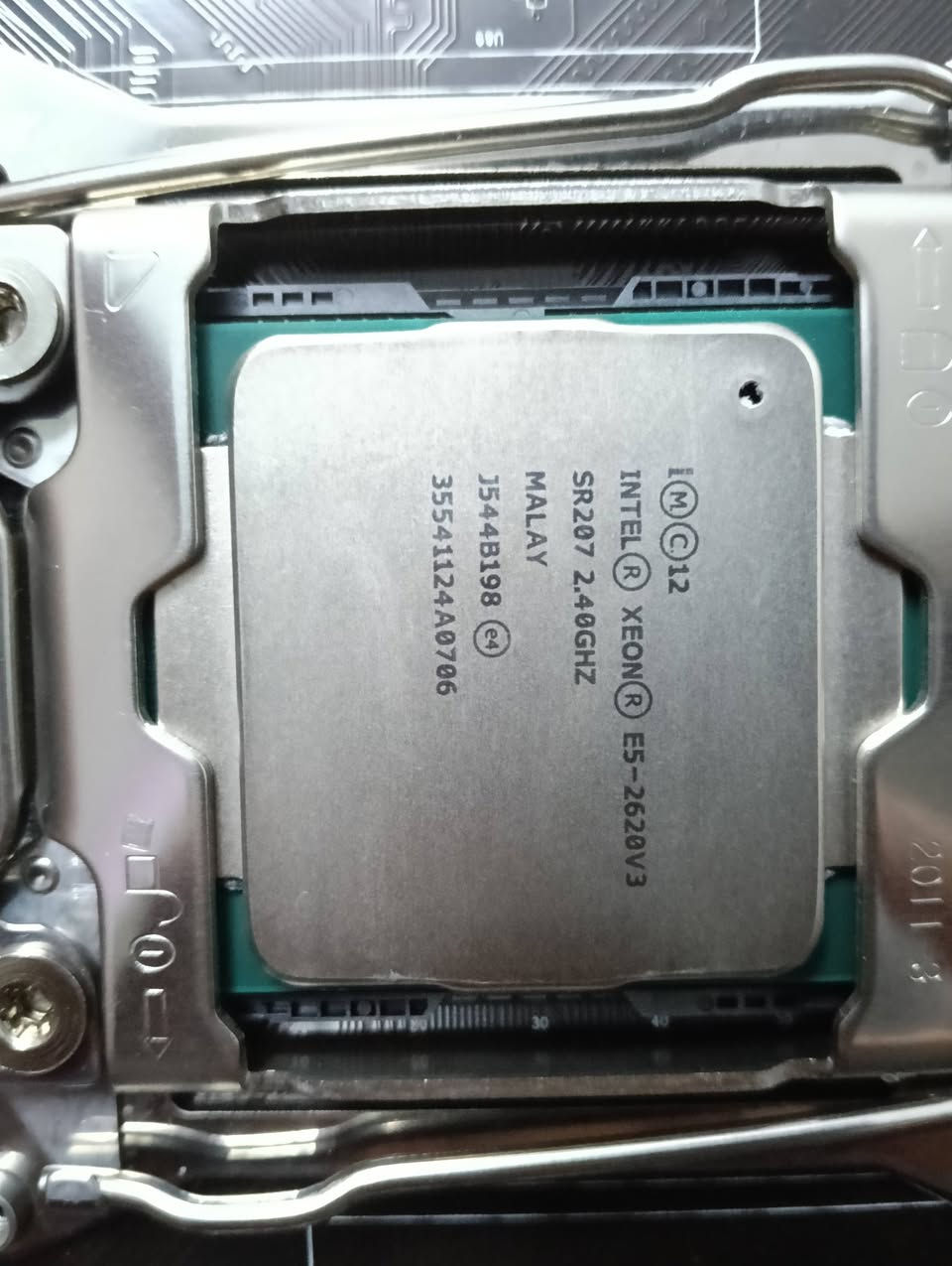 مذربورد جيمنك + معالج ( بروسيسر) اكسيون + رام 16 ddr4 قطعتين 

كلة جديد وضمان بسعر 100 الف 

اعتذر ماعندي توصيل ..... العنوان بغداد الصناعة كراج الامانة قرب مؤسسة شهداء الرصافة ..... للتواصل ***********
