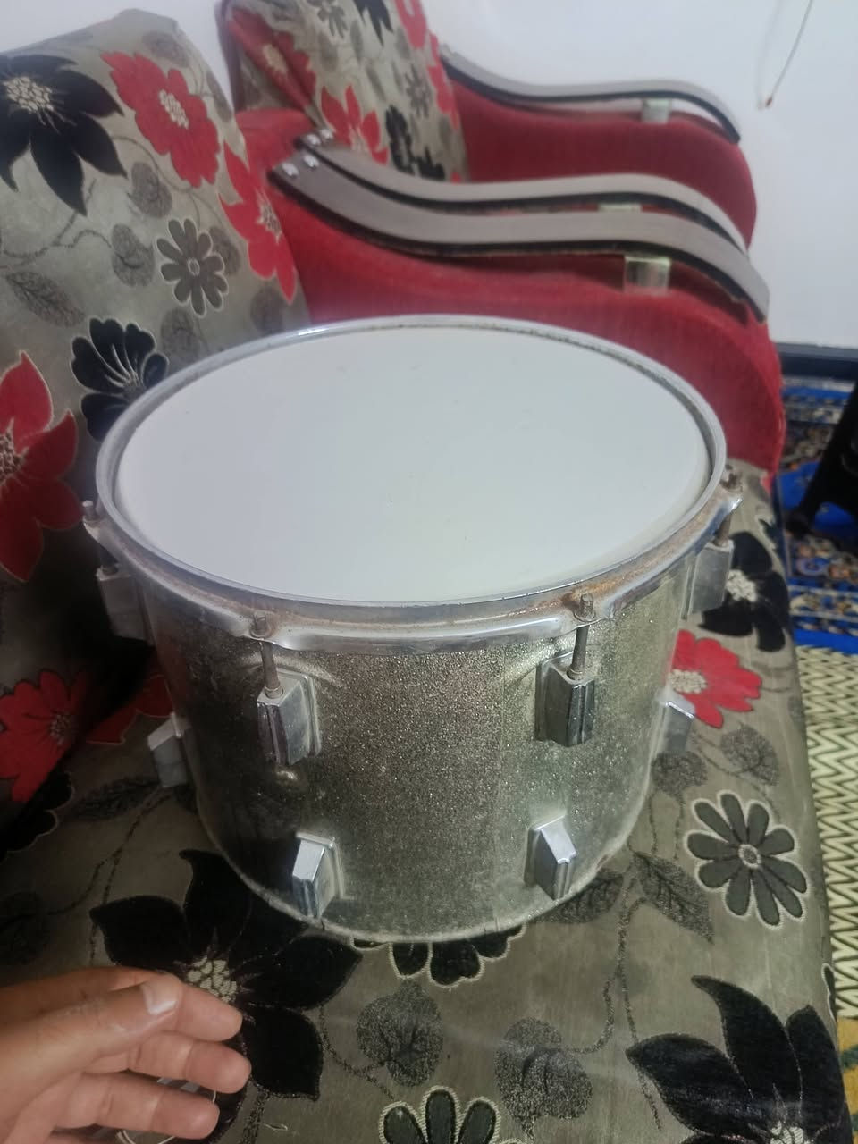 عندي ترامبيت وسايد رام وطبل ومزاهر كلهن للبيع 
***********
***********
