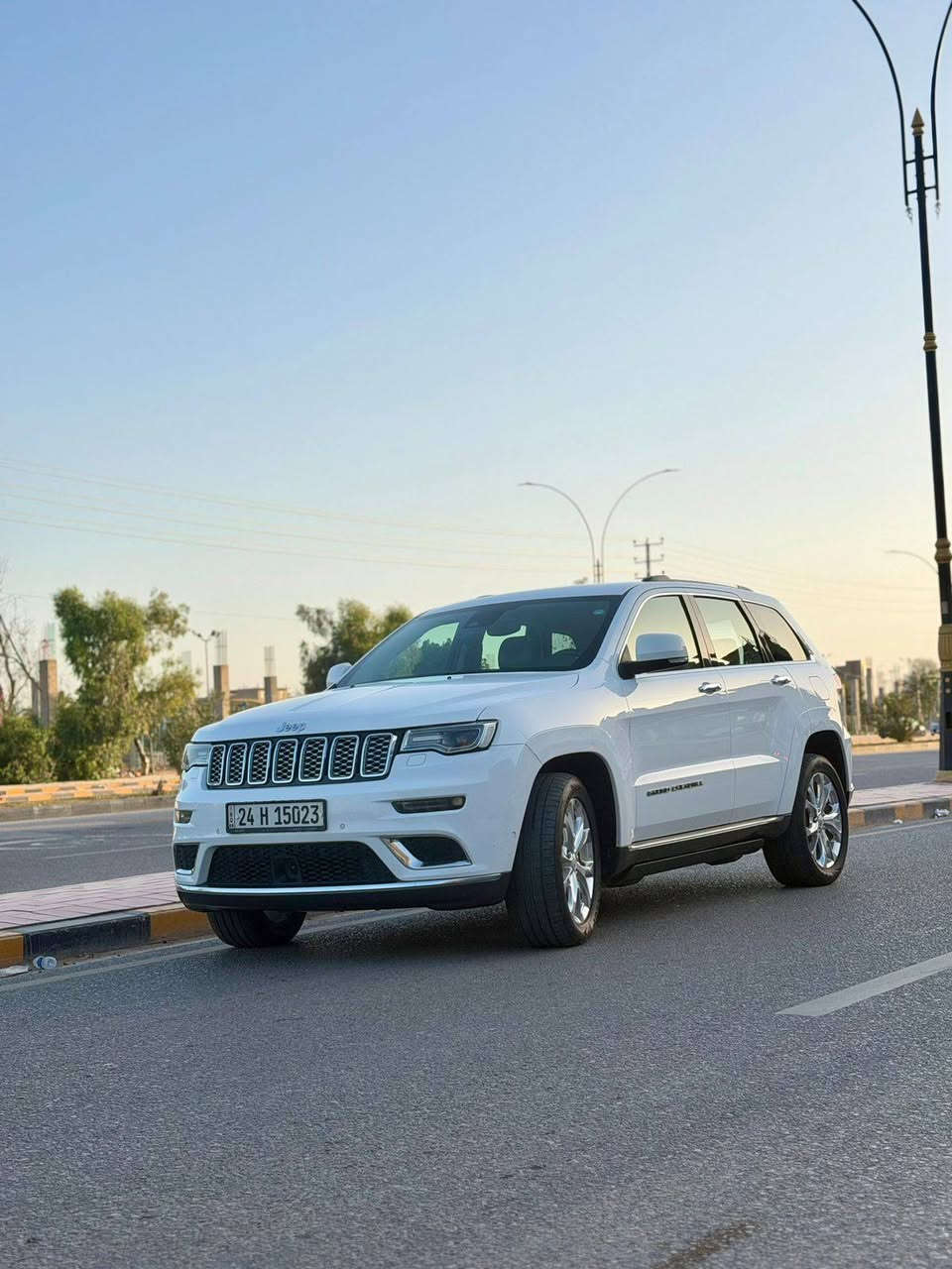 جيب سومت 2020
اعلى الموصفات موجودة بل وكالة 
وبسعر جدا جدا مناسب اتصل وتدلل

ماشية 90mi الف
سيارة كفاله عامة 
موصفات خيالية شكو ابالك موجود بيها 
-مساج
-تدفئة 
-تبريد 
-بانورما 
-ثلاث شاشات 
-منظور ليلي رادارد قيادة شبة ذاتية فول يعني 
-خزن بل كشنات  
-نظام تعليق هوائي  
-وضعيات قيادة 
-كيج ديجتال 
-سماعات بوز 
وبعد هواي موصفات الكل يعرف هذا فئة ما ينقصة اي شي من موصفات
رقم دهوك بأسمي تحويل مباشر

رقم صاحب سيارة ***********
