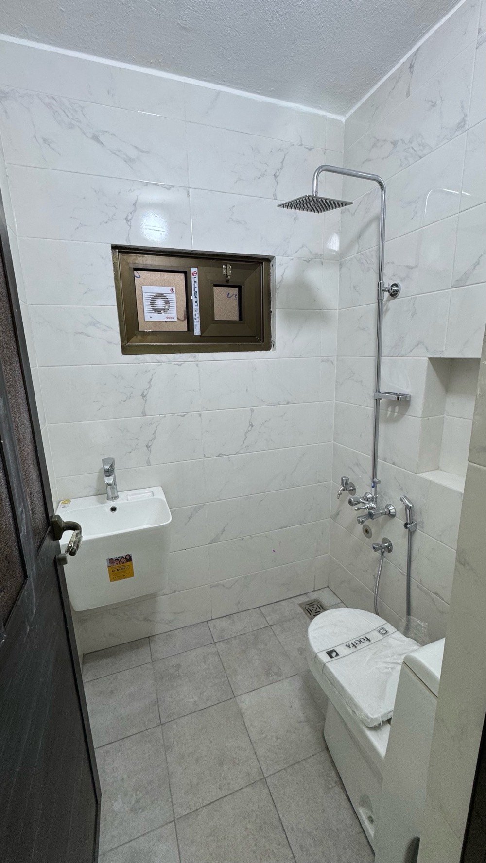 للايجار في السيدية بيت زيرو مودرن (غير مسكون مسبقاً) (مساحه 50m ) 

يحتوي على 

طابقين
وغرفتين نوم 
وصاله 
ومطبخ 
وخدمات صحيه 

السعر :900  الف
موقع: السيديه - قرب شارع النخيل 
_______________________________________
للاستفسار ***********
الكوخ للتطوير العقاري