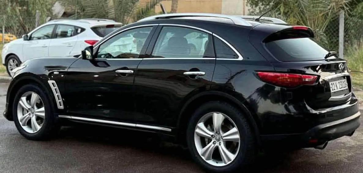السلام عليكم
للبيع فقط اعتذر عن المراوس 
 نيسان انفنتي 2010 ( FX 35 ) خليجي V6 رقم اربيل فول مواصفات بسمي تحويل او وكاله باج تضليل جديد 80‎%‎ صبغ باب سايق وجاملغ الصدر فقط بدون تبديل بدون دواخل وبيهة باردات بسيطة تخم تاير صدر خلفي امامي جدد كير مكينه مكفولات تبريد ثلج ❄️ 
مكان السيارة بغداد - الدورة 
السعر 108 $ وبيهة مجال 
***********
