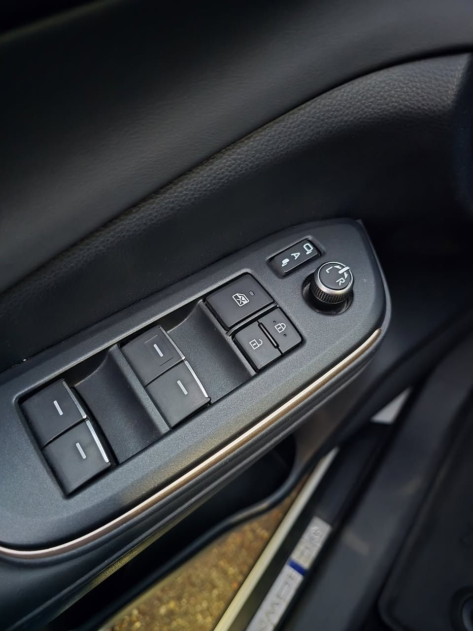 السلام عليكم ورحمه الله
🚗 تويوتا كراون XLE 2023 – وارد أمريكي 

مواصفات السياره👌

لون أبيض لؤلؤي – ماشي 25,000 مايل

كشنات جلد + مخمل مع تدفئة + كهرباء كاملة + سقف كنتاره اسود

قيادة ذاتية بالكامل + أوتو هولد + أوتو بريك

زنون عالي + إضاءة محيطية فخمة

قطعتين تبريد + نظام صوت 8 سماعات + شاحن وايرليس

ويل 19 إنج + مودات سبورت، سبورت بلس، إيكو، نورمال

مرايا أوتو دم + جام أمامي وخلفي أوتو + فور ويل درايف 

جام امامي خلفي جانبي UV ضد الاشعه فوق البنفسجيه

السياره مابيها اي نقص وجديده ماشيه قليل باسمي رقم بغداد

💰 السعر: 26,500 $ – الجادين فقط

📍 جاهزة للفحص والتسليم فورًا

“هاي السيارة للمميزين فقط، لمن يحب الفخامة والهدوء

والتسليم فورًا، السعر 26,500$، تواصلوا عبر الخاص”

💡 *********** واتساب

#تويوتا_كراون #سيارات_فخمة #ToyotaCrownXLE #سيارات_مستعملة #فرصة_نادرة #بغداد_سيارات
