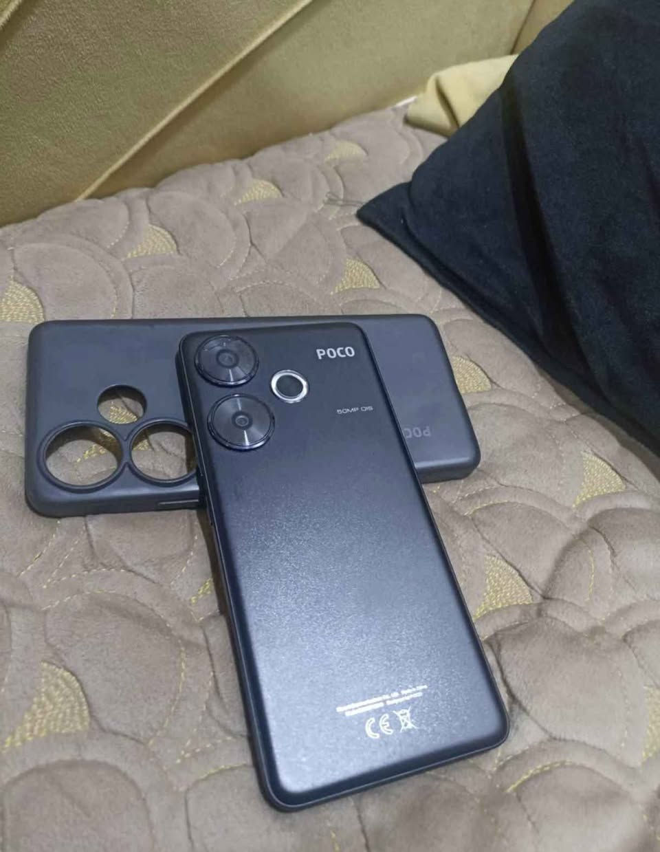 هاتف Poco F6 ملك الأداء (512GB) - للبيع 
المواصفات:
الذاكرة والتخزين: 512 جيجابايت / 12 رام.
المعالج: Snapdragon 8s Gen 3 (أداء جبار بجميع الألعاب - 120 فريم).
الشحن: 90 واط (شحن سريع جداً).
حالة الجهاز:
التصليح: الجهاز غير مفتوح وغير مصلح نهائياً وشرط الفحص من قبل ماعده جامه مال كامره مكسوره مثل ماوضح بل صوره   المشتري.
النظافة: نظيف جداً وبكامل ملحقاته (الكارتون والشاحن الأصلي).
السعر والمكان:
السعر: 335 دينار عراقي.
الموقع:  ميسان المجر الكبير رقمي تواصل *********** المجر الكعبي, ميسان

