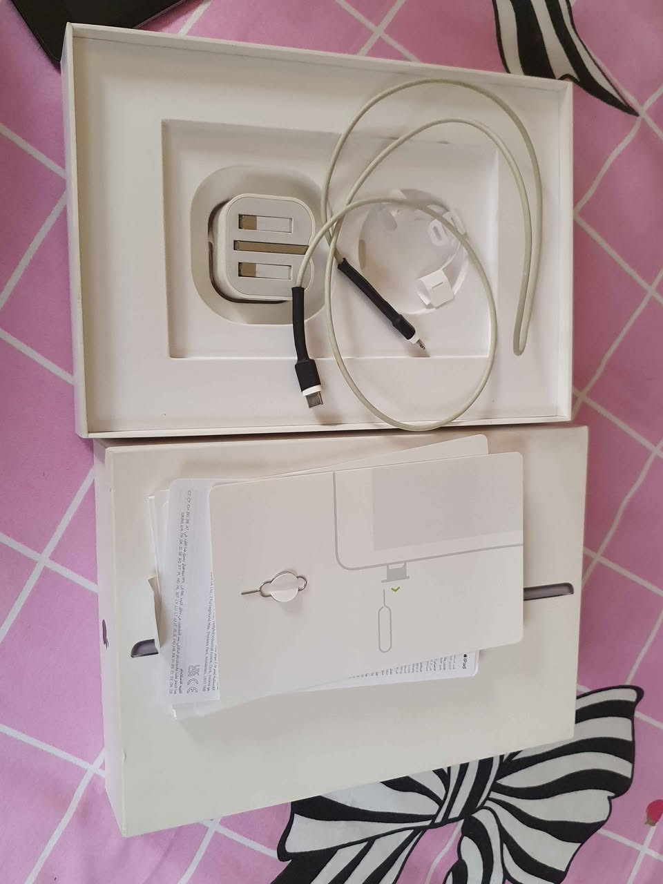 Ipad 9   64 مساحه
Wi fi وشريحه 
بحاله الزيرو مفهوش ختش 
معاه الكارتونه والشاحن والوصله وكل مشتملاته الاصليه كامله 
استخدام خفيف جدا
النسخه المميزه بتشتغل واي فاي وشريحه القاهرة, مصر


**إذا كنت صاحب هذا الإعلان وتريد حذفه لأي سبب، رجاءا أرسل رسالة إلى الدعم الفني**