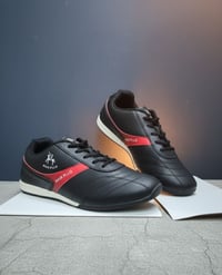 حذاء اوربيه رياضية سعر القطعة 10 الف والتوصيل 5 بالة جديد مرتبه للحجز ...