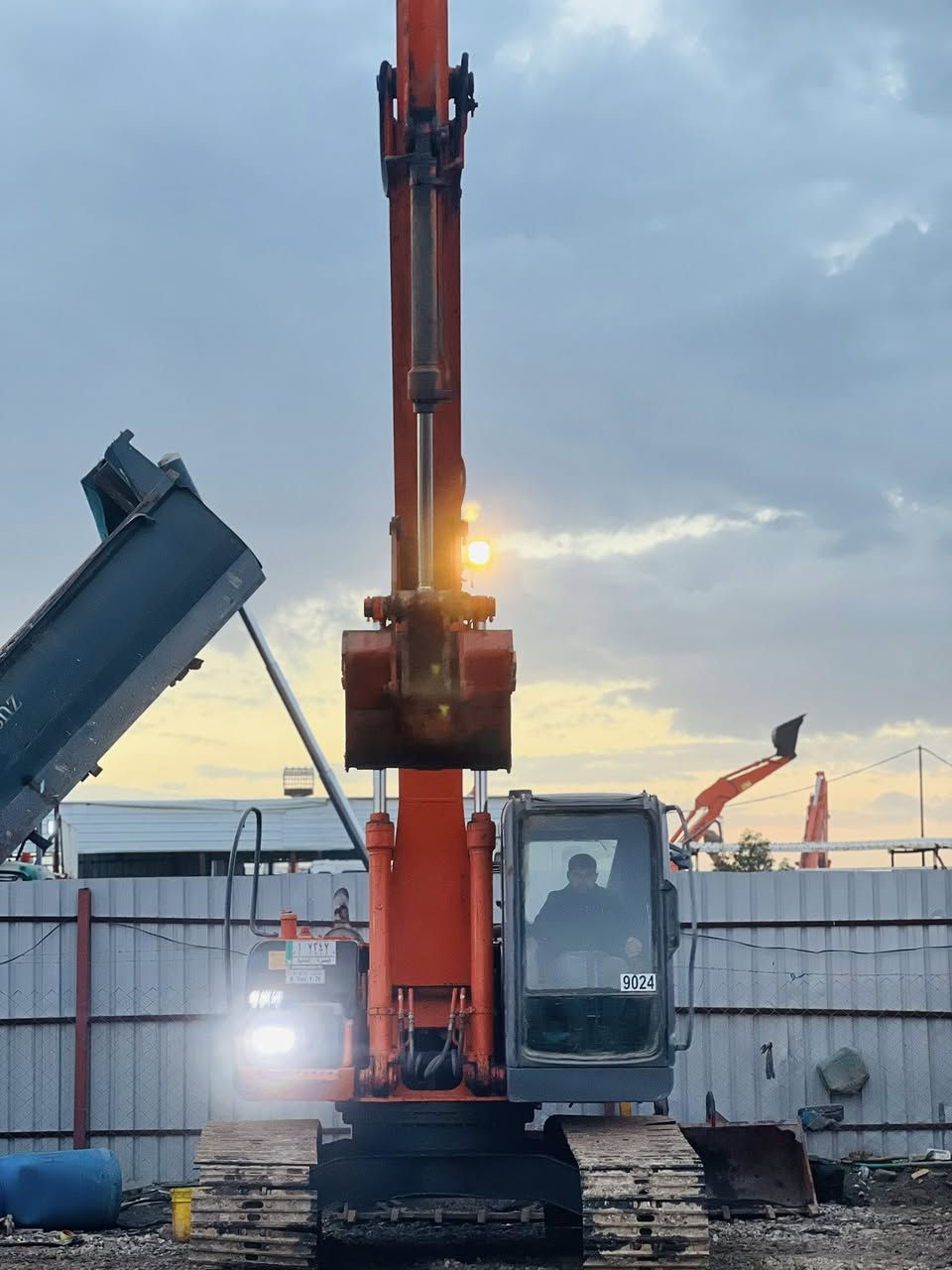 سلام عليكم ورحمة الله وبركاته 
للبيع👍              زت 200/ZAXIS/2005✅

رقم وسنويه مداور ثاني يوم ✅

مكينه 🆕 جديده وجاهزه مجهزه للعمل 

         العنوان بابل حله الشوملي شارع المعارض 📍

          في معرض المهدي بإدارة الأخوين سيد حارس وسيد ابراهيم ✅

سيد إحسان الحسيني

للاستفسار اكثر اتصل ***********سيدحارس الحسيني
