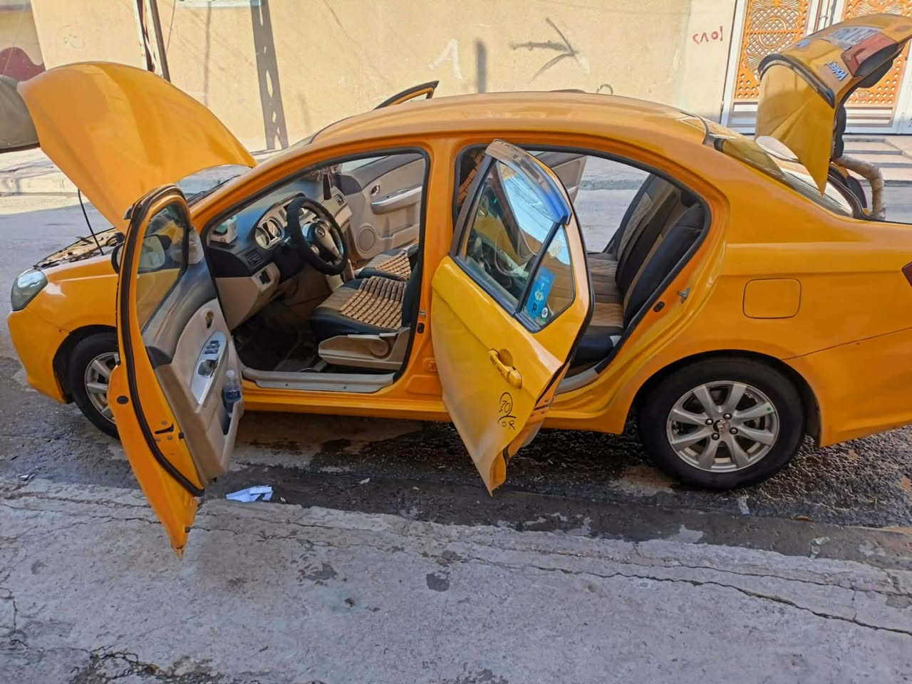 سلام عليكم سياره كريت ويل للبيع
موديل 2011 مكينه وكير شرط
هيئه وغرامات صفر
شرط الوكاله و تحويل اني الشرعي تتكاتب ويا الشرعي
السعر 50  وبيها مجال 
***********  خليل الشيت   مكلف بالنشر انتصل عل رقم  او راسل خليل شيت
