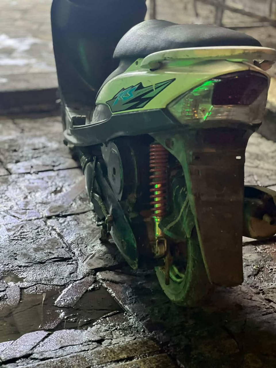 السلام عليكم ماكس عدله للبيع دراجه مختمه من كفرات من مكينه  وفول سواد  كهربائيات كلها كامله
   دراجه  شوكت  متشغل هندر واحد تشتغل  شلعه ومعدل  فول دراجه مكفوله كلش نظيفه  مكاني بغداد لتواصل ***********
