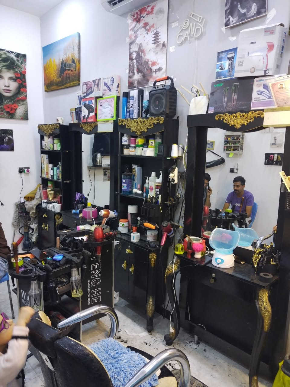 السلام عليكم امرايات ٢ للبيع +باترينه كوت خاجيه ***********
