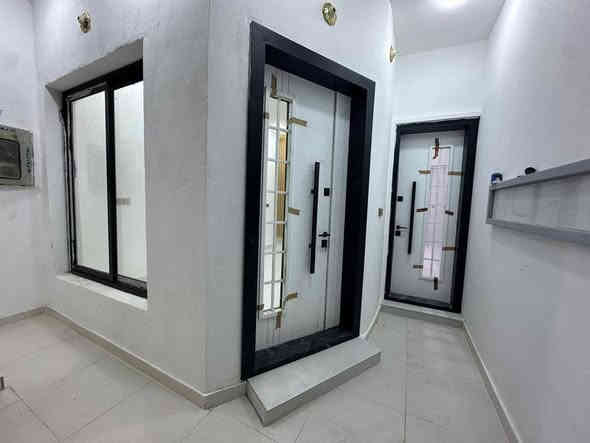 يا الله
دار للبـيـــع حي العسكري قرب البانزين خانه الخضراء الجديده

المساحــه 100 متر طابو صرف طولاني
   
مواصفات اخر شي
أرضية بورسلين
بيبان قاصة درجة أولى الثقيل
شبابيك ألمنيوم
بيتونه كبيرة كمخزن وبيهة حمام
البيت فارغ وجاهز للسكن

السعــر 85 وبي مجال للشراي

للتواصل والاستفسار خاص او اتصال

***********
***********

اخوكم ابو نور الدلال

المكتب مجاز حكومياً ادخل للحساب ناشر ابيوت اي بيت ايعجبك راسلني وتدلل

أعرض عقارك عندنا ودع لنا التسويق

عنـــوان المـكتــب سيد جميل شارع 20 مقابيل اسواق امير
