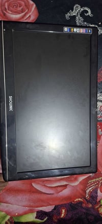 شاشة أصلية • ٣٢ انش • فيه مجال