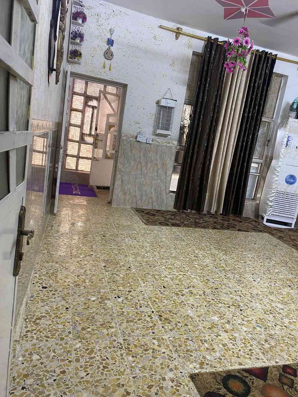 السلام عليكم
بيت طابقين البيع ٢٠٠ وبقه قطعه ٢٠٠بس مسيجه بعته كاع البيع الشراي يخابر وبخدمته 

المكان النهروان شمري شارع الضقط مقابيل مقر السرايه 

‭٠٧٧٠ ٤٥٤ ٤٤٦١‬
