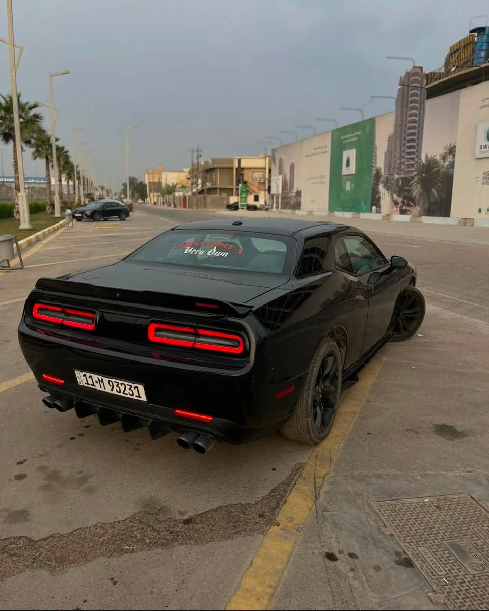 Dodge challenger sxt 2019 للبيع
السلام عليكم 

مواصفات فئة ال sxt
شاشة وسط carplay
معدل عليها دعاميات ودفيوزر srt عدا البنيد
دوسات جانبية
ضايفليها حلوك اكزوز و بوابات بالاكزوز

مكينة گير شاصي تبريد كفالة

ماشية 72 الف ميل

ضربة السيارة من امريكا جاملغ وبنيد جهة سايق 
وطخة جوة قبق البانزين راجع بارد 
وانطخت على ايدي جهة الباب 

صور الحادث راسلني وادزلك اياها واتساب

السيارة بأسمي وعنوان بغداد

سعرها ب 140 ورقة وبيها مجال

رقم صاحب السيارة : ***********
