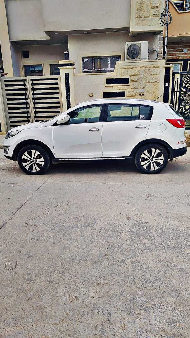 سبورتج2011
خليجي محرك2000 دوش  
فول ما عده الفتحه
بصمه تشغيل
بصمه أبواب +صندوق
تحكمات
مري شفط 
اشاير بلمري 
كشنات جلد 
كشنات تدفئه امامي وخلفي 
كأمره دواره 
رادارات خلفيه عند الاقتراب
تبريد منفصل (مناخي)
قياده نورمال + اقتصادي ECO 
 نظام منحدرات 
مانع انزلاق
دوسات من الشركه 
بلاجكتور مع الاشاره 
كابون بانزين
ضرر خفيف باب السايق فقط 
السعر    (155)   وبيها مجال 
مكاني موصل 
***********
