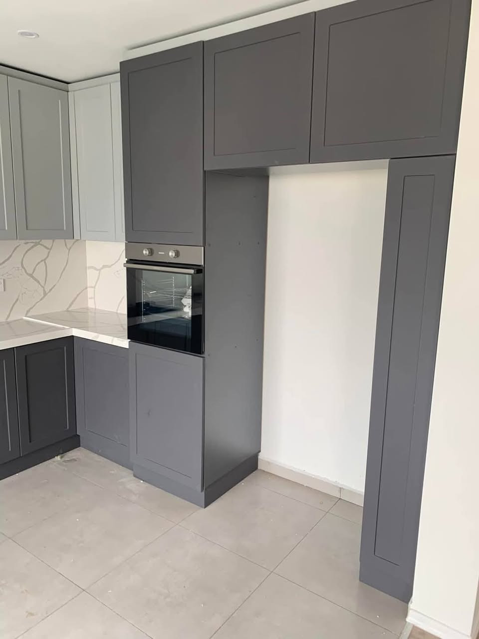 🍴✨ مطبخ ألمنيوم من أعمالنا ✨🍴
إن شاء الله ينال إعجابكم 🤍

🔹 مواصفات:
🇹🇷 خامات تركية عالية الجودة
🪵 محشّى بالخشب لثبات ومتانة أكثر
💧 دواخل فوم ضد الماء
🎯 التصميم والتنفيذ حسب طلب الزبون

📞 للاستفسار والتواصل:
عبر الصفحة 📩 أو الاتصال على الرقم:
*********** 📱العنوان كوت دور العمال
