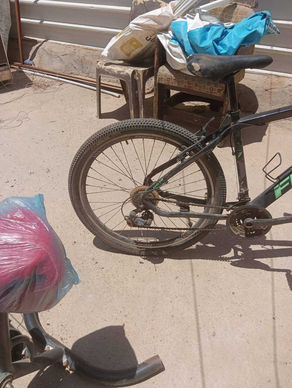 بيها دبل أمامي (مساعدات أمامية)
سرعات خلفية
قياس تقريباً 26 أو 27.5
حالتها مستخدمة وفيها غبار وخدوش خفيفة لكن شكلها زين بشكل عام حته بعدني ما غاسله كبل صورته السرعات كلها شغالة
البريكات قوية
الإطارات زينة
قيم بما يرضي الله لحد يكسر بسعره


**إذا كنت صاحب هذا الإعلان وتريد حذفه لأي سبب، رجاءا أرسل رسالة إلى الدعم الفني**