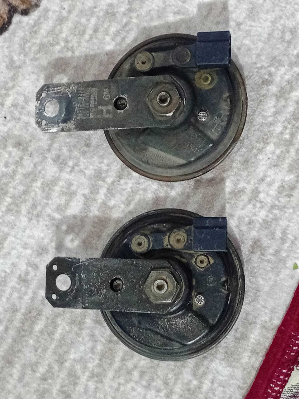 السلام عليكم 
للبيع هورن سيدان 
فيشه حمره ١٦٠
فيشه سوده ١٣٠ 
مكان نجف 
***********
