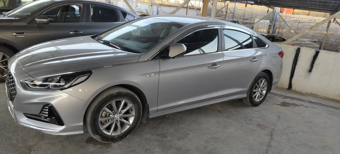 من رخصه الادمن
سوناتا اصل غاز 2023 محرك 2000 
4سلندر اللون سلفر
السعر 154$

***********
