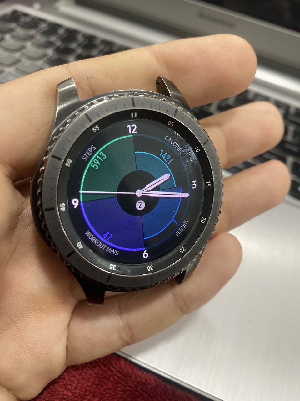 السلام عليكم 
ساعة سامسونك (اصليه)
Samsung Gear S3 frontier
نضيفه كلش وعلى ايدي اشتريتها جديده 
كاامللل ملحقاتها
وياها شاحنتها 
مع ٣سير هديه 
الله شاهد اخت الجديده
اتصال
تنزيل برامج
 تنزيل العاب
حتى متصفح بيها 
وتكدر تخلي بيها اغاني وصور
منبه
قياس نبضات القلب 
اكتشاف الرياضه 
نظام تحذير الحركه
وبعد هواي سوالف 
واني كلش انصح بشرائها
السعر 75 الف وبيها مجال للشراي
وموجود توصيل
مكاني كربلاء 
***********
