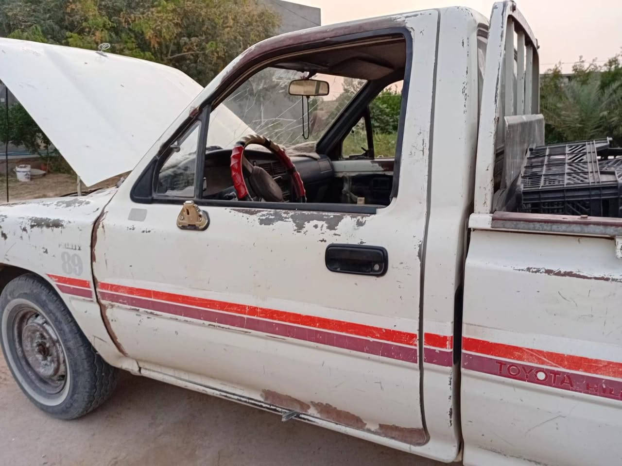 السلام عليكم سيارة بيك اب تيوتا للبيع موديل 89 المكان ديالى المقدادية  للااستفسار ***********
