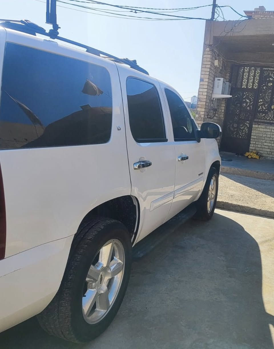 السلام عليكم تاهو ادوات خليجي LT مكفولةمن الكص والعشاير  مكينا كير مكفولات تبريد تدفىةتحكم سترين شاشه ويل كروم  سيارة تخبل  الف متصرف عليهه تشغيل عن بعد منضومت زنون
السياره بيه قطعتين صبغ بدون فتحه شاصي السياره جديده تخم تاير جديد السعر 87 بيه مجال ***********
