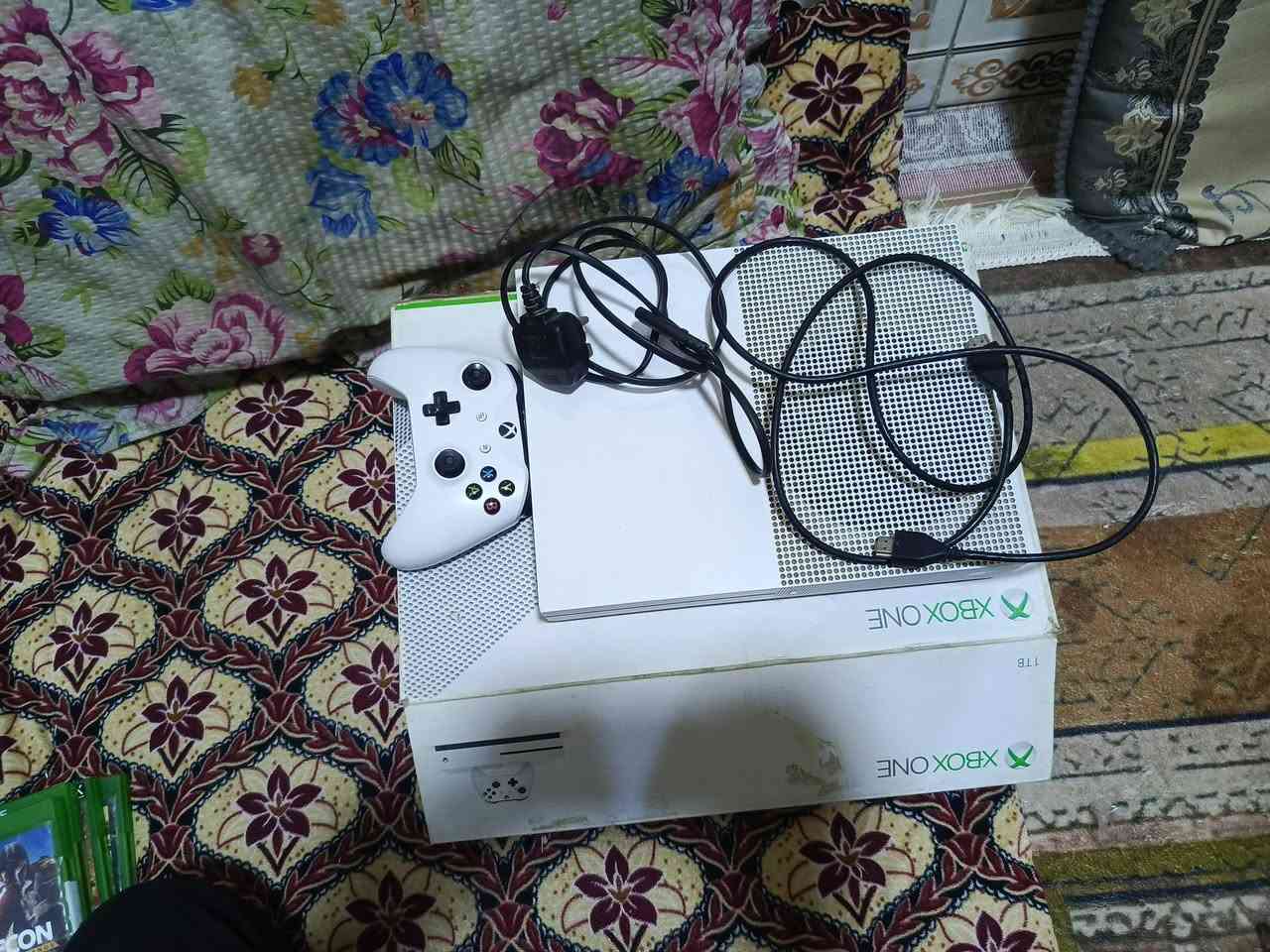 XBOX ONE S
مساحة التخزين 1تيرا 

الدقة 4k Hd Hdr 
تكدر تلعب العاب xbox 360  
ملحقاتة 
يدة وايرلس 
لعبة Gta 5
لعبة Forza Horizon 4 
لعبة Ghost Recon 
لعبة Metro Redox 
السعر 300وبي مجال


**إذا كنت صاحب هذا الإعلان وتريد حذفه لأي سبب، رجاءا أرسل رسالة إلى الدعم الفني**