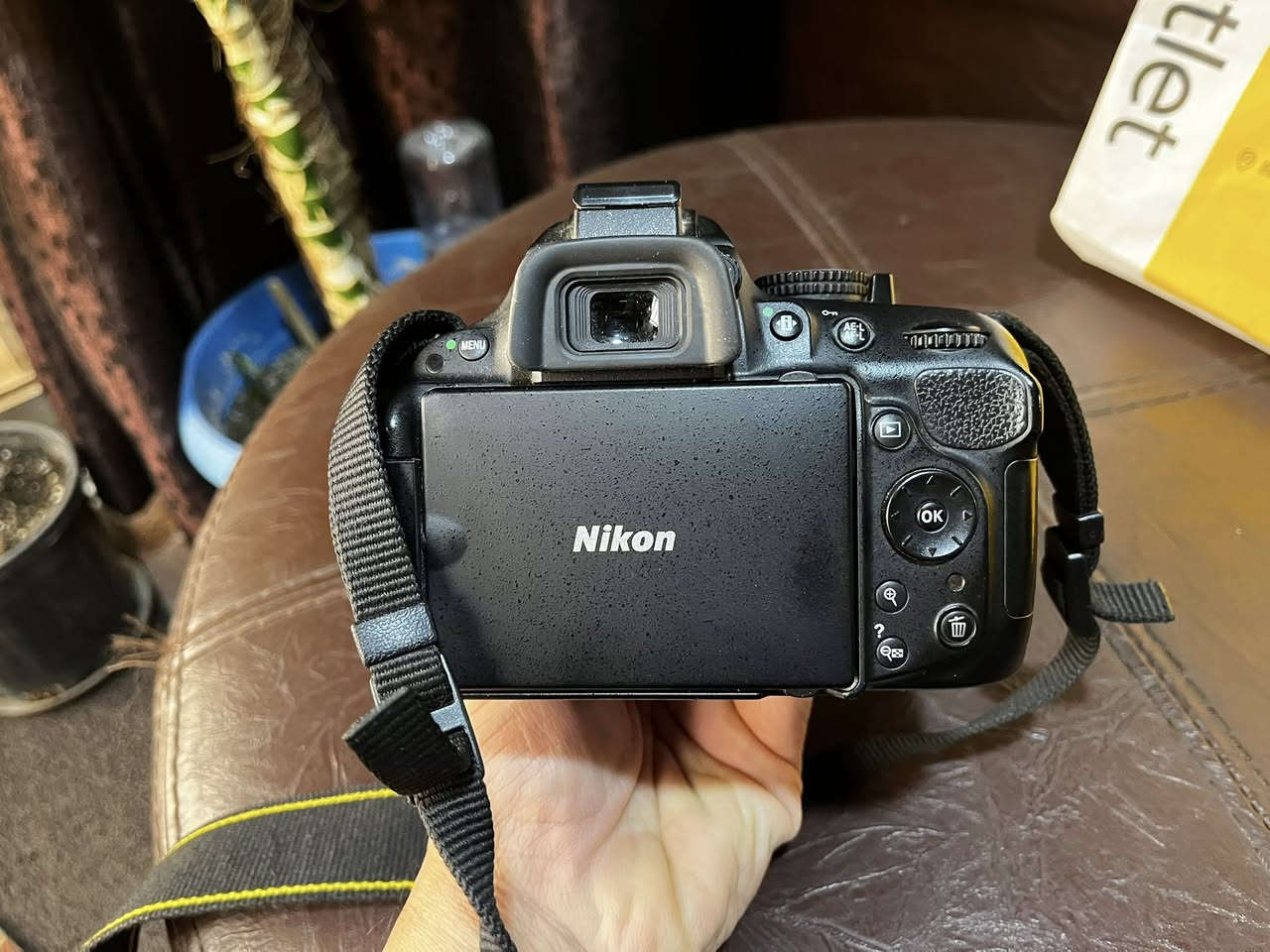 سلام عليكم
كامرة نوع نيكون D5200  نظيفة جدا وياها عدسة  70-300 مكاني بغداد ورايدها ب٢٥٠ قفل من الاخير للتواصل اتصال او واتساب ***********
