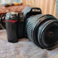 Nikon D80 كاميرا نيكون D80 للبيع مع كامل ملحقات  بسعر 200 وبيها مجال  ...