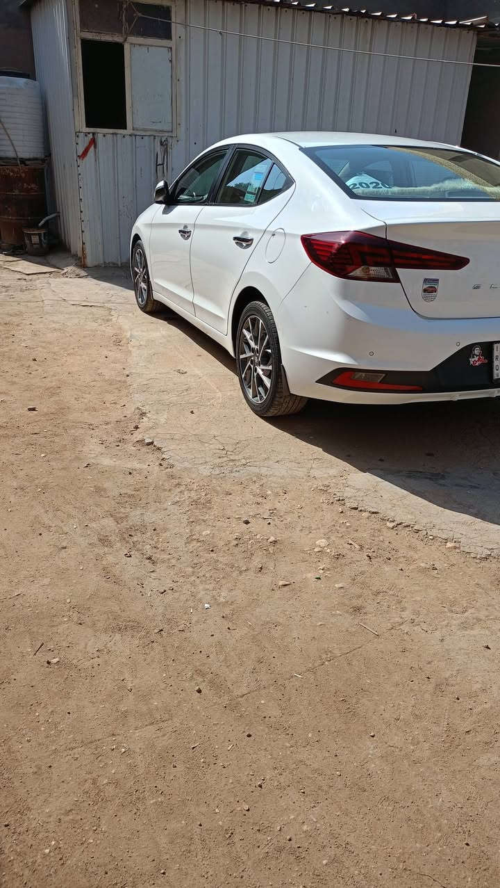 سلام عليكم النتره 20 واحد ع واحد  سياره كفاله ماعده بارد بل جنطه بل حافه قليل كلش بل جاملخ خلفي شبر هم بارد  سياره جديده ماشيه 109 مكان بابل  رقمه بغداد  سعر 170  تصال ع رقم ***********
