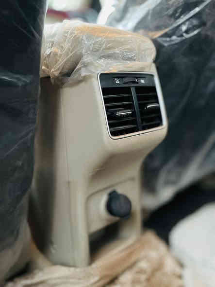 السلام عليكم سياز موديل ٢٤ لون مميز حرة ورقم بغداد ماشية ١٥ الف ضمان ٥سنوات من الشركة وصيانتها كلها بالشركة سيارة جديدة ومكفولة ومواصفاتها معروفة السعر المطلوب ١٣٧ $ وبيها مجال بسيط  اي استفسار خاص او على الرقم ***********
