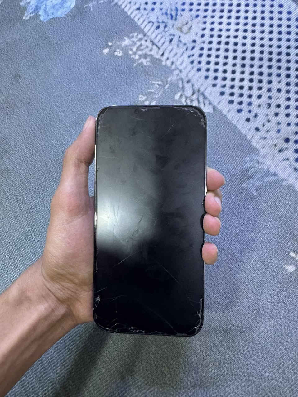 لسلام عليكم ايفون 13 برو ماكس لون بحري نموذج M ذاكره 256 ولبطاريه 92 محافظ علي لانو شاحنه اصليه ونضافه فول شخط ما بي ولصور مال حاسبه مجوده بل منشور بس توضيح الكامره الفوك بيها كسر فه ما مأثره شي طبيعي بل تصوير السعر 650 وبي مجال بسيط العنوان بغداد البلديات للتواصل واتساب ***********

