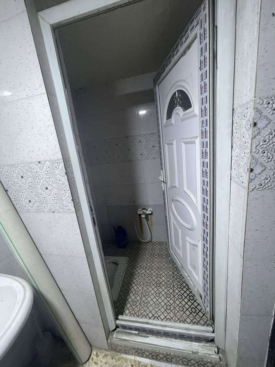 بيت للإيجار بالحيانيه بالتأميم 150 م
غرفتين واستقبال وصاله ومطبخ
 وصحيات الايجار 400 الف
 للاستفسار  : ***********
