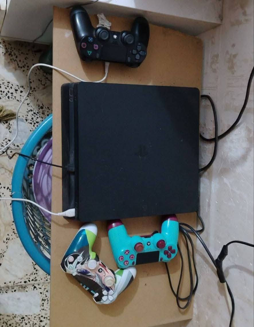 السلام عليكم بلي 4 سلم للبيع ذاكره نص تيره بي 8 العاب نظام 13.2 اون لاين ويا 3 جويستكات وحده اصليه وثنين تجاريات مفتوح تنضيف فقط باقي مكفول وكلشي ما مبدل بي فقط تنضيف السعر 190 بي مجال كلش بسيط العنوان بغداد الرشاد شارع القاعدة رقم الهاتف *********** ملاحظة لايوجد توصيل
