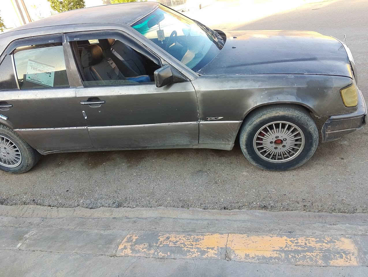 السلام عليكم ورحمه الله وبركاته
للبيع سياره مرسيدس موديل 91 رقم قادسيه 
محرك بطه 3000 كير محرك مكفول كهرباء كلها شغاله مكان ديالى المقدادية سنويه جديده لل28 صاحبها يريد تحويل 
بدون صبغ جارده،،قاعدة دبل بيها تصليح السعر 38 وبيها مجال سياره حلوه يرادلها ترتيب ***********
