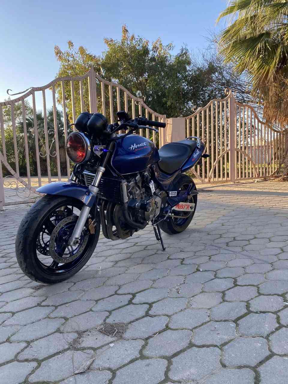 ﷽
السلام عليكم…
‏ 🏍️ HONDA HORNET 600 SF للبيع
أوراق و كمرك كامل
الدراجة وارد يابان نظيفة جداً  
الدراجة نشطة كلش بطناش 1.2.3 💨
مابيها اي نقص و مسويلها ادامة بلكات  و فلتر و باتري كله جديد 🆕 
(يعني انسى شي اسمه عطل)
و بيها كم شغلة رياضية و ترتيبات 👌🏼
التزويد و الاضافات :
ستيرن تزويد ماركة rizoma
لواصق كاربون فايبر 
لايتات زنون و هالوجين 💡
اشاير LED
صالنصة ماركة Laser صوتها طرب 🎼 و بيها طلقات ☄️
دهن جديد 🆕 
تاير ميشيلن MICHELIN 🛞
الدراجة كاملة مكملة و كلشي بيها شغال 💯
مكاني كركوك 📍
السعر : 22$ و بيه مجال 
للاستفسار *********** 📲
الكلمة الطيبة صدقة 🤍
و تحياتي للجميع ♥️
