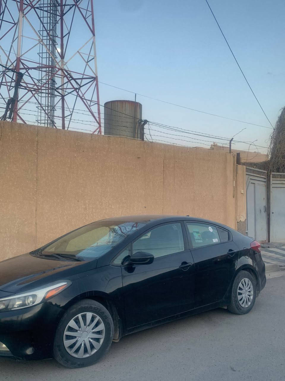 السلام عليكم
للبيع بسعر مناسب جدا 
كيا فورتي موديل ٢٠١٧ امريكي رقم دولي بسمي  سنويه  جديده  هزه جديده كير ومحرك شرط محرك ٢٠٠٠ دوش المرغوب ضرر بيها قطعه وحده سياره ناعمه وجديده 
المواصفات 
كروز سرعه 
كير ٣ انظمه
كشنات هيتر
هواي مواصفات ميحتاج اذكرها 
يرهم بيع ويرهم مراوس بكامري 
***********
,السعر ١١٢ وبيها مجال بسيط
