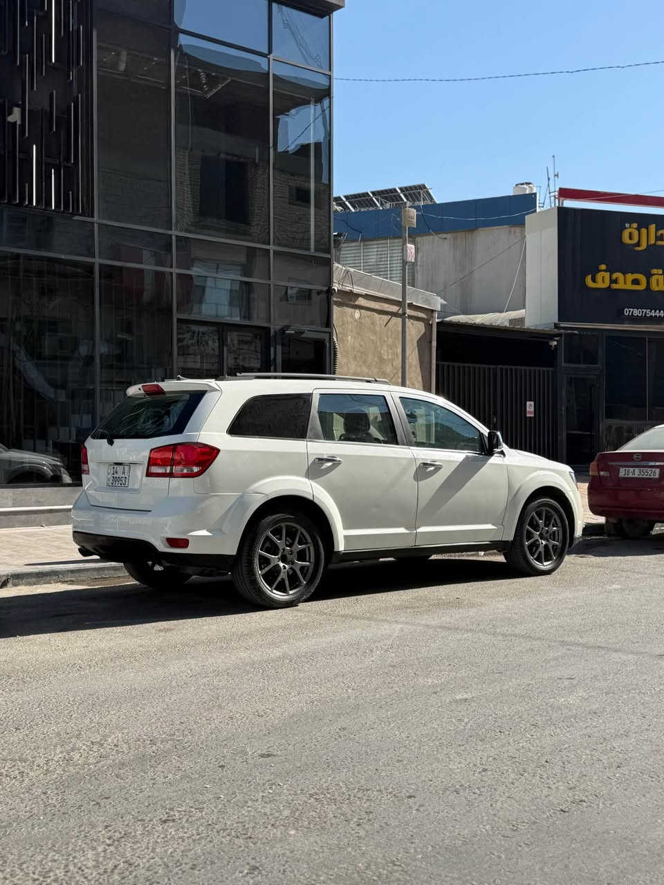 دوج جورني امريكي موديل 2018 ماشيه 94 ميل 
السياره كير ومكينه جدد حداديه بيها شغلات بسيطه 
مكينه 6 سلندر 3600 تجي نفس مكينه الچارجر تبريد شغال 3 قطع كشنات جلد ركهربائي تدفئه كشنات ويل الكبير  صبغ عام تغيير لون من سلفري الى ابيض حادث امريكه جاملغ وبنيد بدون شاصي رقم بصره انكليزي راعيها بلنجف سعرها 135وبيها مجال
 ومراوس هم ترهم عنواني نجف*********** النجف, العراق
