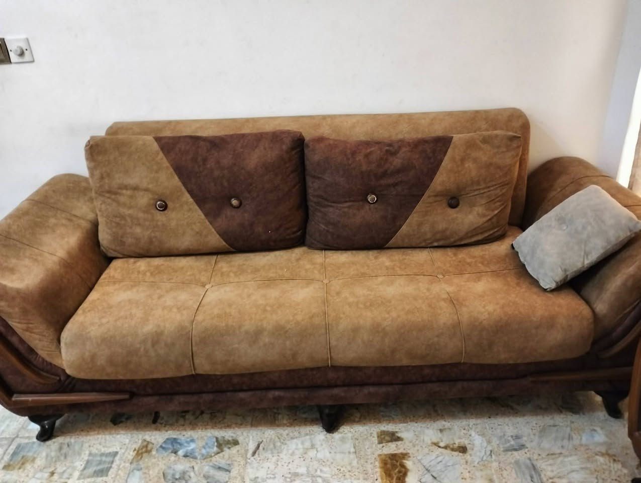 تخم تركي عشر مقاعد تكمه نظيف السعر ٤٠٠ وبي مجال بسيط للشراي


**إذا كنت صاحب هذا الإعلان وتريد حذفه لأي سبب، رجاءا أرسل رسالة إلى الدعم الفني**