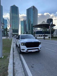 رام بيك هورن • شاشة تيسلا • ٨ سلندر