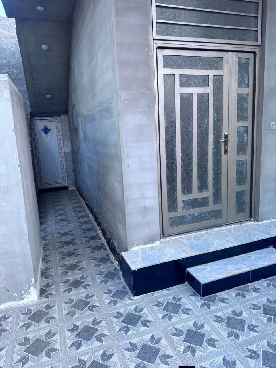 دار للإيجار في الرمادي – الزراعة
خلف كلية تربية بنات

🔹 دار طابق واحد بموقع هادئ ومناسب للعائلة.
🔹 يتكون من:
▪️ استقبال
▪️ صالة
▪️ مطبخ
▪️ غرف نوم عدد 2
▪️ مجموعة صحيات داخلية وخارجية

💰 سعر الإيجار: 450 ألف

للمزيد من التفاصيل يمكنكم زيارة مكتبناا مكتب العين العقار ع شارع 40 مدخل الصوفيه الثانية 

او الاتصال على الارقام التاليه 

***********
***********
***********
