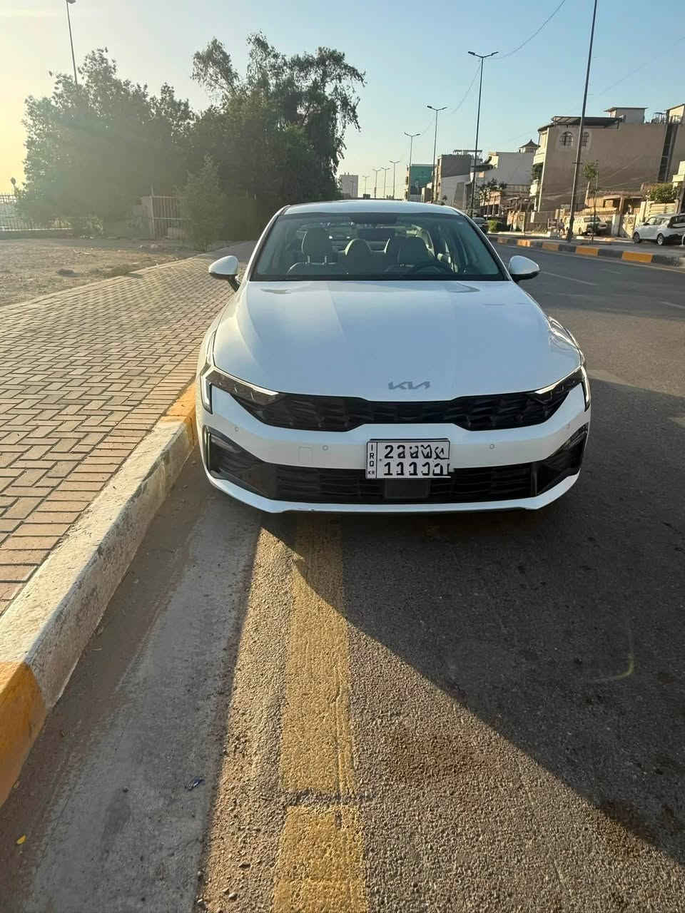كيا K5 موديل 2025 خليجي | قمارة حديد

للبيع سيارة نظيفة جداً وبحالة ممتازة (مكفولة)

الموديل: 2025
المحرك: 2.5 لتر – 4 سلندر
ناقل الحركة: أوتوماتيك 8 سرعات
العداد: 46,000 كم
السعر: 212 ورقة
رقم أربيل باسم شركة الراوي (تحويل أو وكالة)

المواصفات:
• دخول ذكي وتشغيل بصمة مع تشغيل عن بعد
• شاشة Apple CarPlay مع كاميرا أصلية
• سايد بريك كهربائي مع Auto Hold
• حساسات أمامية وخلفية
• عداد ديجيتال متصل بالشاشة
• مصابيح زينون و LED
• مقعد كهربائي مع جلد أبيض أصلي
• مرايا كهربائية
• تحكم كامل بالستيرن مع كروز كنترول
• تبريد ومنظومة مناخ منفصلة
• Drive Mode بأربع وضعيات قيادة
• ويل كب قياس 17

موقع السيارة: بغداد – الوزيرية

للاستفسار:
***********
