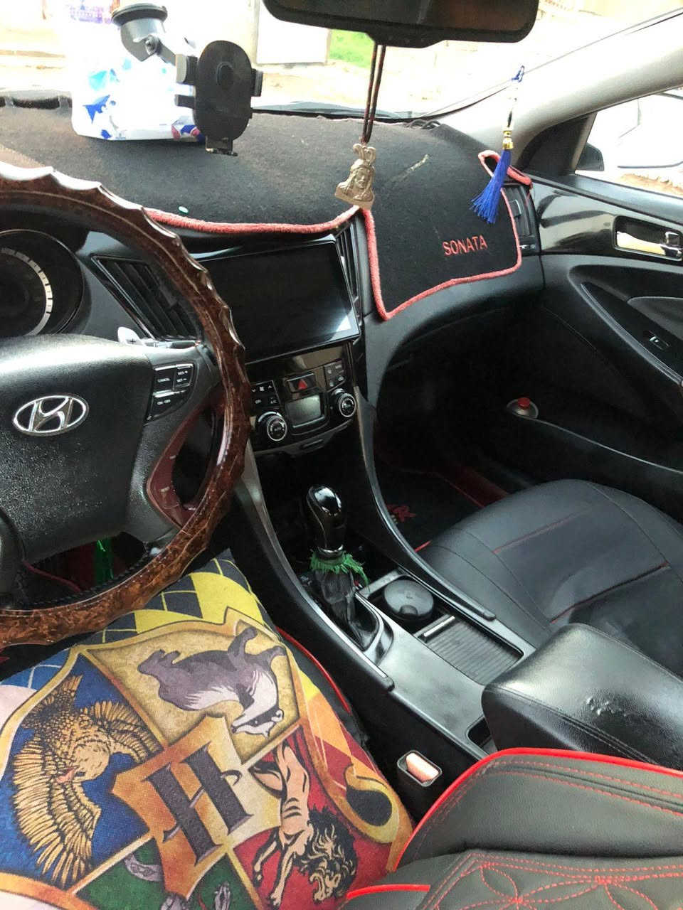 سلام عليكم سوناته موديل 14ورد خليجي رقم بغداد فول موصفات بصمه+فتحتين بيها باب مبدل 
وصفحه مصبوغه اثر شخوط فقد ولباقي كفاله تبريد تدفئة مكاني العماره بل بتيره سعرها 120وبيها مجال قليل رقم ***********
