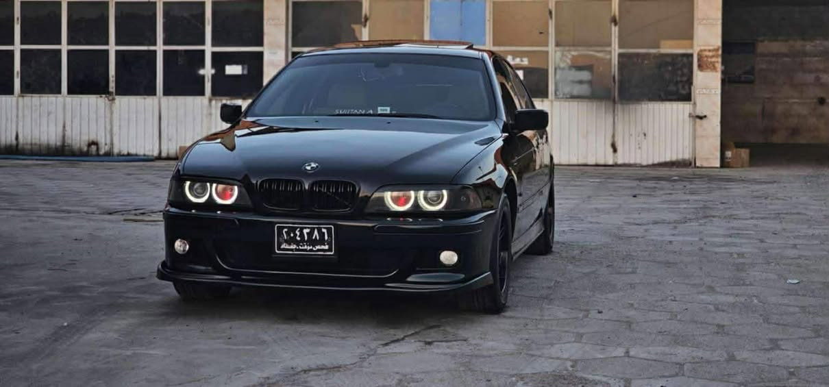 BMW Saqar
مەکینە 528
مۆدیل 2001 فول گێڕ عادی 
گێڕو مەکینەو کارەبای و ئەکسل بەشەرت هەڵمی دەمی نیە
ماشااللە زۆر زۆر پاک و جایزە
دەعمو لێدرانی نیە
تەبرید ساردو گەرم
 ناو فۆڕمیگا 
کوشن هیتەر . کارەبای 
مەنەفێست 
موسو براوە بەشەرت
تەعدیل سورعە
سڵایت .
ABS 
دەبڵ ئێرباک
پێشو دوا سپۆرت
لایت ئەڵقە
ئاوێنە کارەبای
چوارجام کارەبا
ناوی لەدەر جوانترە
ماشااللە زۆر زۆر بە قوەتە
44گەلاو مەعامەلە
شوێن دەربەنیخان
***********
