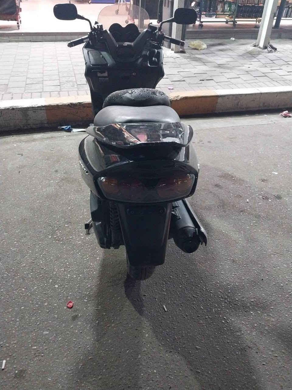 بيع دراجة فورزة 06 نضيفه الدراجه وكلشي بيها نضيف تايرات جدد صارلي سبوعين من شديتهن خير من الله معدل وشلعه والمكينه مالتها جديده حماوه فوك النص عود شخاط 
هيه ابلادي حماوتها هيج كفراتها الاصليه مابيها قطره صبغ 
رايدها (( بمليون )) وبيها مجال بسيط *********** مكاني بغداد / الشعب

