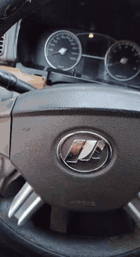 سلام عليكم ليفان 620 للبيع 
محرك كورلا 1600 كير بلاد 
لا صبغ لا معجون ولا تعديل ولا تبديل
 بيها نواقص قليله تحتاج كارت مال كهربائيات + كير ال نمره ال رابعه من انطيها ما ترجع 
سنويه ساقطه من 2017 راعيها موجود وفقط تحويل يحول مكانه حي النداء
 سياره محرك بشرط فقط كير الرابع ما يرجع والباقي كله بشرط
 مكانها واحد حزيران 
سعر 32 بي مجال بسيط 
+ الغرمات وال نقابه كلها عليه
***********
