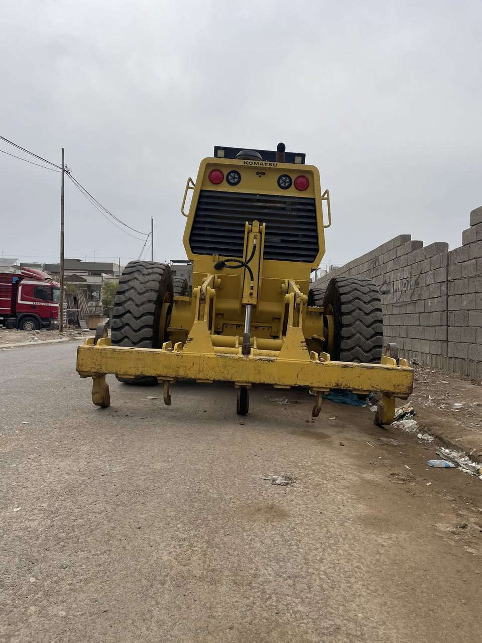 کریدر کوماتسو للبیع 
مودیل ١٩٩٨ 
حجم ٦٥٠ 
***********

