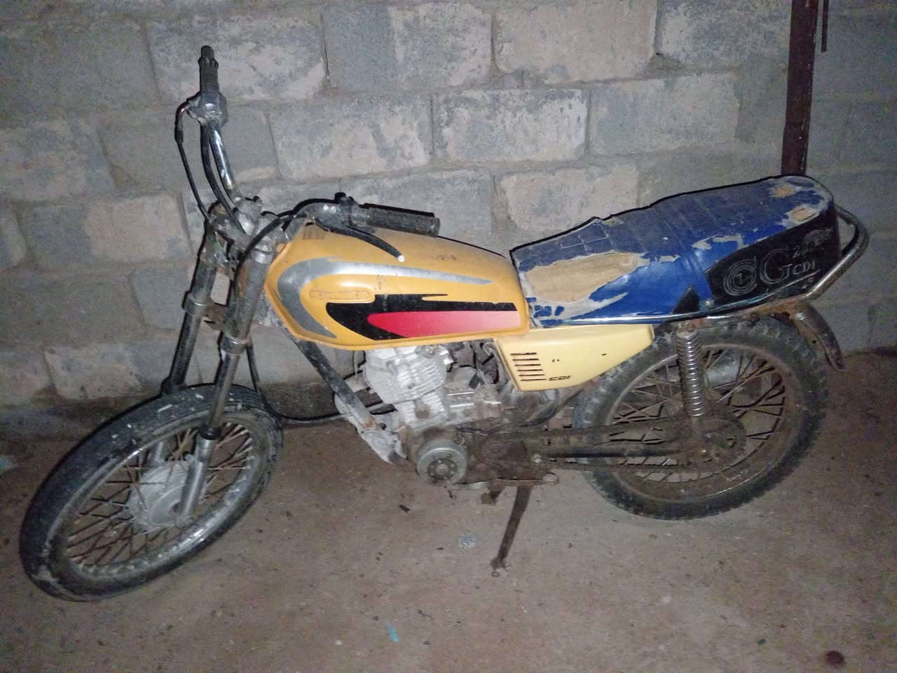 دراجه هل موجود كوم حديد شاصي ومحرك تراب سعر 125وبيه مجال قليل مكاني طريق كربلاء نجف عمود 950
***********
