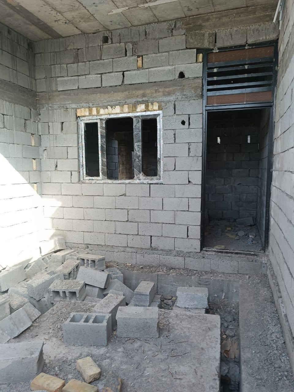 بيت هيكل للبيع مساحه 170 بالجزيره شارع الفيروزيه بيبان حديد ثقيل شبابيك المنيوم جي 60 شيشه ابو 16 بناء شخصي السعر  60 وبي مجال قليل ***********
