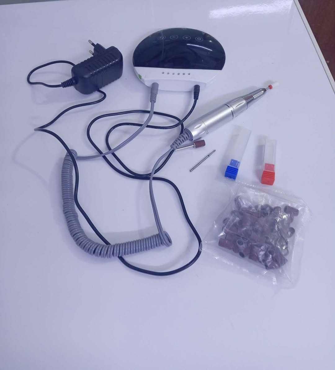 اجهزة أضافر نضافه 98‎%‎ وبالاضافه غراض حسب ما موضحات بالصور قيم وأخذ+للاستفسار
واتساب ***********
